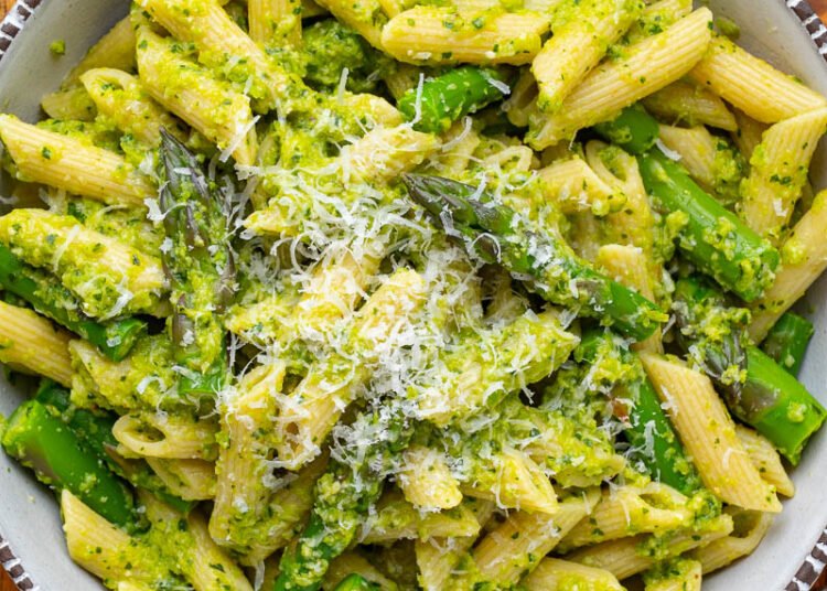 Asparagus Pesto Pasta – Closet Cooking