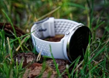 How one can Use Health Trackers with out Dropping Contact with Your self