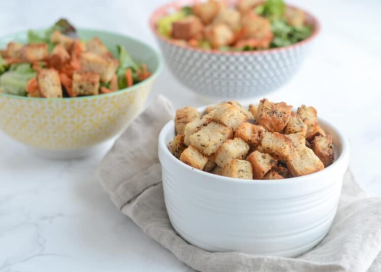 How one can Make Garlic Bread Croutons (Salad’s Secret Weapon)