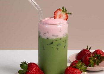 Strawberry Matcha Latte – A Cozy Kitchen