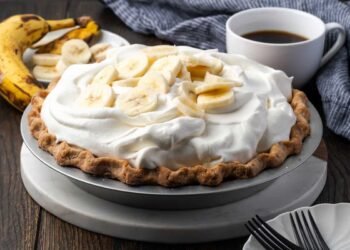 Banana Cream Pie Recipe | Cookies & Cups