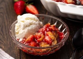 Strawberry Cobbler (Straightforward & Juicy!)