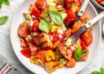 Panzanella (Tuscan Bread Salad) | Skinnytaste