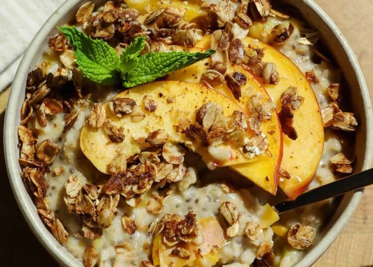 Peach Cobbler Oatmeal – Match Foodie Finds