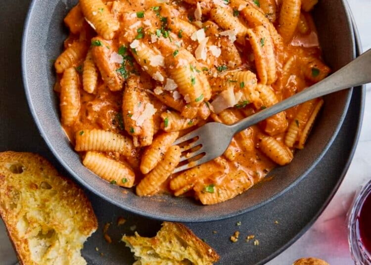 Fast Pasta with Tomato Cream Sauce