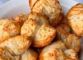 GARLIC PULL APART MUFFINS – The Southern Woman Cooks