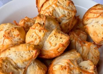 GARLIC PULL APART MUFFINS – The Southern Woman Cooks