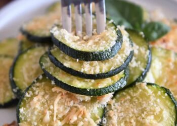 Fast and Straightforward Baked Parmesan Zucchini Rounds