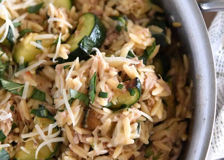One Pan Orzo with Tuna and Zucchini