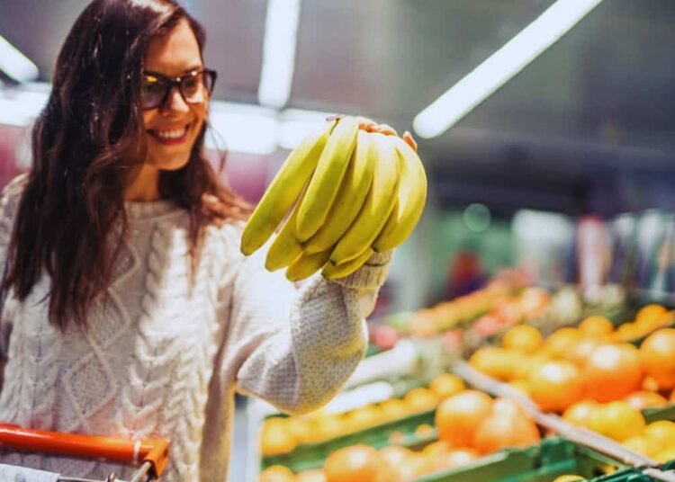 10 Issues You Ought to At all times Verify Earlier than Shopping for Bananas