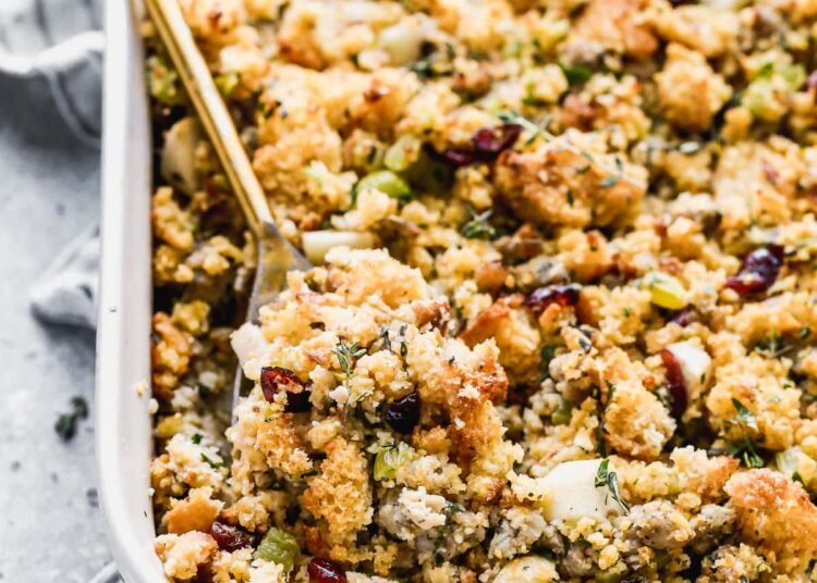 Good Cornbread Stuffing (With Sausage and Apples!)