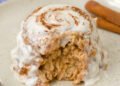 Cinnamon Roll Baked Oatmeal – Chocolate Coated Katie