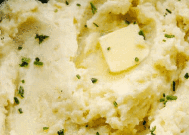 Creamy and Scrumptious Crockpot Mashed Potatoes