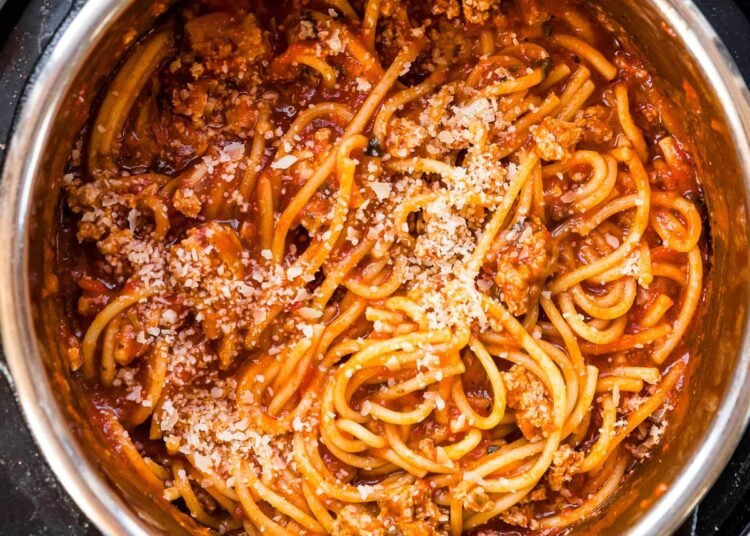 Instantaneous Pot Spaghetti and Meat Sauce (One-Pot Meal) l Skinnytaste