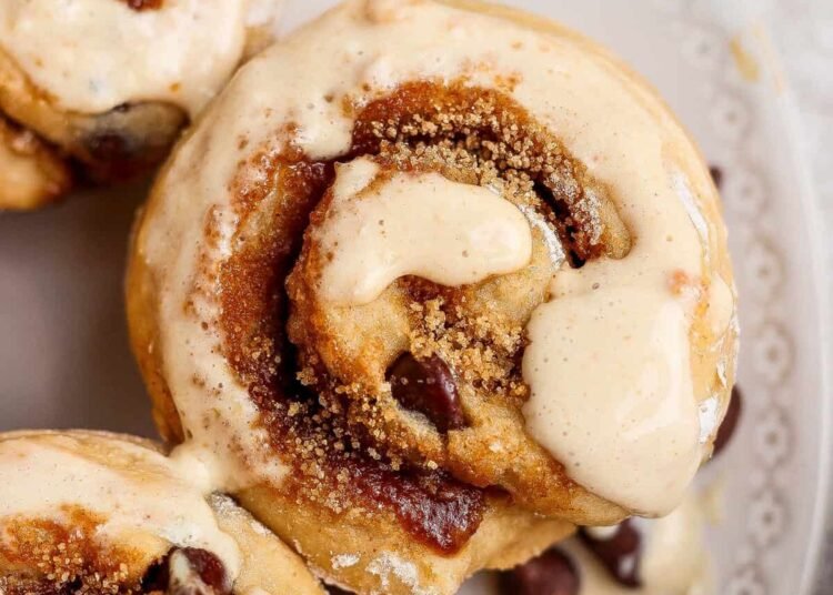 Peanut Butter Chocolate Chip Protein Cinnamon Rolls
