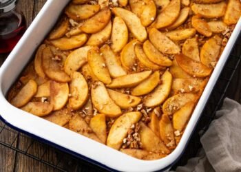 Pumpkin Baked Oatmeal Recipe | Cookies and Cups