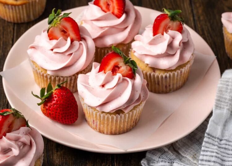 Actual Strawberry Buttercream Frosting | Cookies and Cups