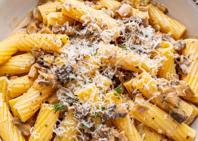 Creamy Mushroom Pasta – Closet Cooking