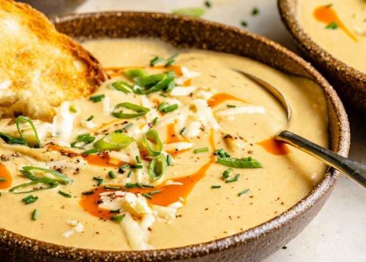 Cheddar Buffalo Cauliflower Soup (made with out heavy cream!)