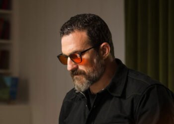 Andrew Huberman’s NMN Protocol: What He Takes, Why, and What the Science Truly Says