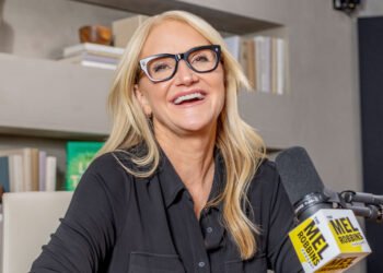 Mel Robbins’ Excessive 5 Behavior: Why Slapping Your Mirror May Be the Smartest Factor You Do All Day
