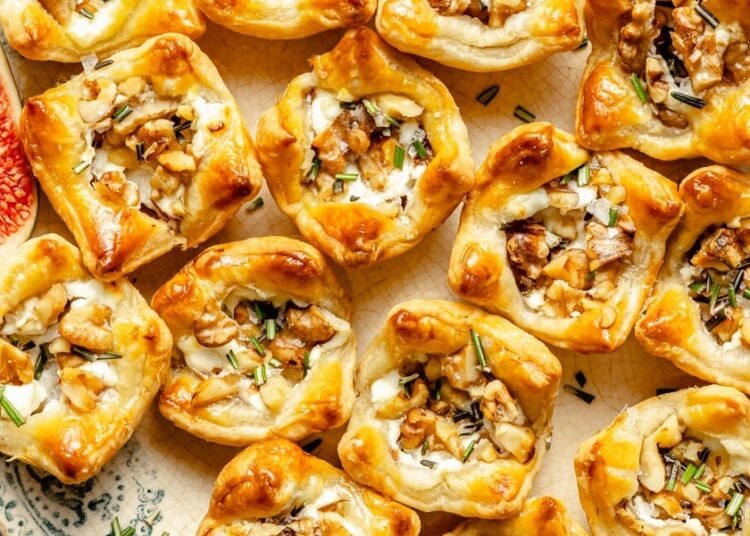 6-Ingredient Fig & Goat Cheese Puff Pastry Bites