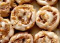Keto Cinnamon Rolls – Simple, 10 Minute Recipe (No Mozzarella!)