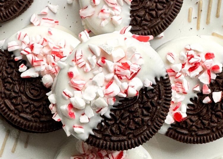 PEPPERMINT OREOS – The Southern Woman Cooks