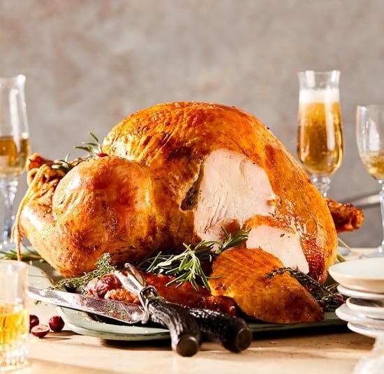 Dry Brine Turkey Recipe (Simple, Juicy & Flavorful)