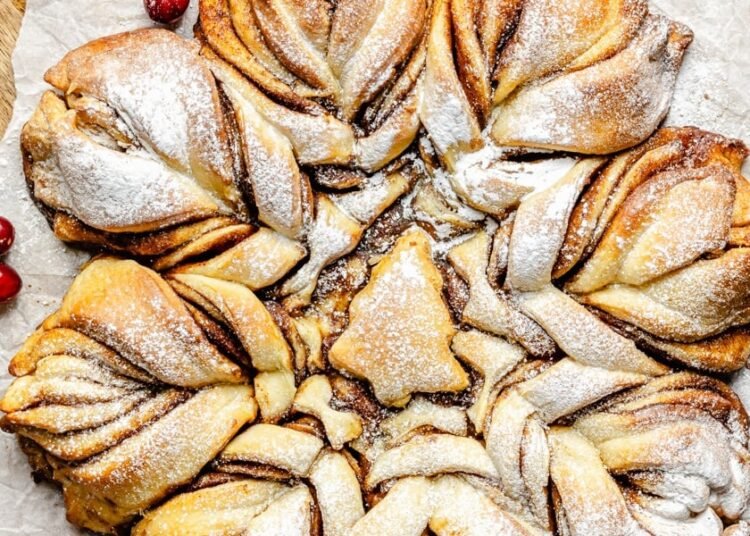 Festive Cinnamon Roll Snowflake (with step-by-step pictures!)