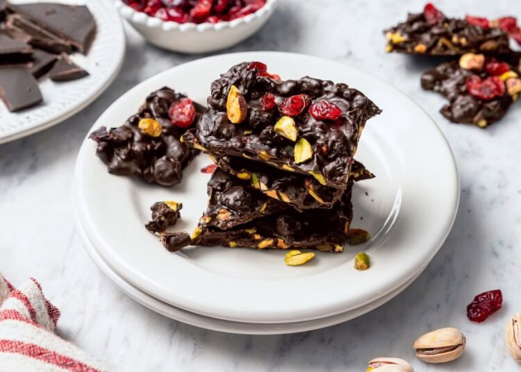 Darkish Chocolate Bark with Pistachios and Cranberries