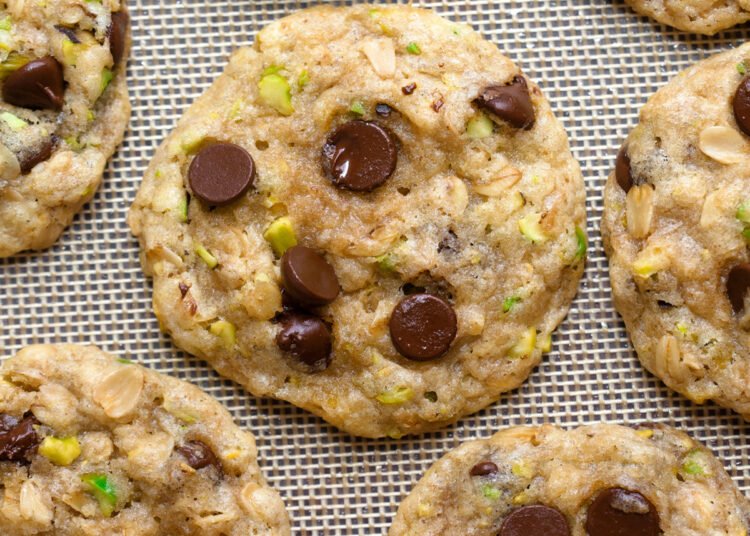 Pistachio Chocolate Chip Cookies – Chocolate Lined Katie