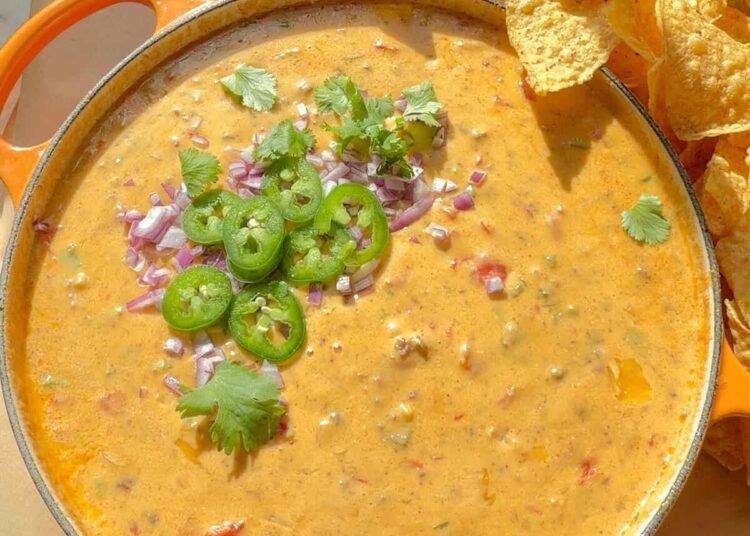 Simple Rotel Dip (One-Pot, Prepared in 30 Minutes)