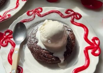Brownie Pudding Cookies With Molten Chocolate Heart