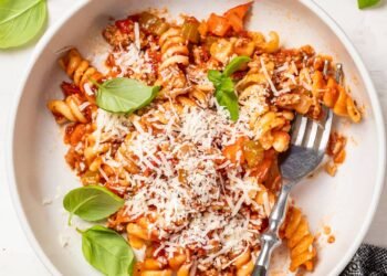 Turkey Bolognese – Simple One-Pot Pasta Dinner