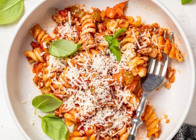 Turkey Bolognese – Simple One-Pot Pasta Dinner