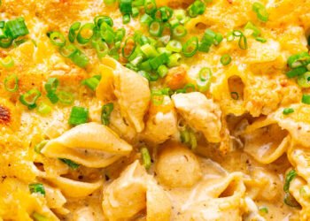 White Chili Rooster Mac and Cheese