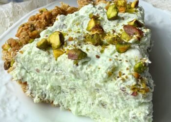 OLD FASHIONED PISTACHIO PIE (Watergate Pie)