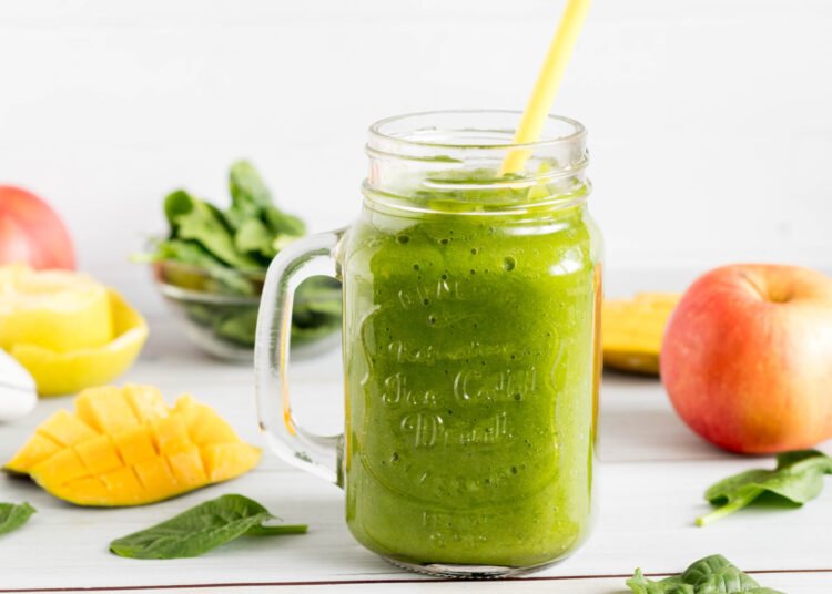 Spinach Mango Apple Smoothie – SHK
