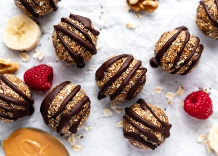 Straightforward No Bake Banana Vitality Bites (style like banana bread!)