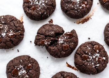Flourless Chocolate Almond Butter Cookies (SO fudgy!)