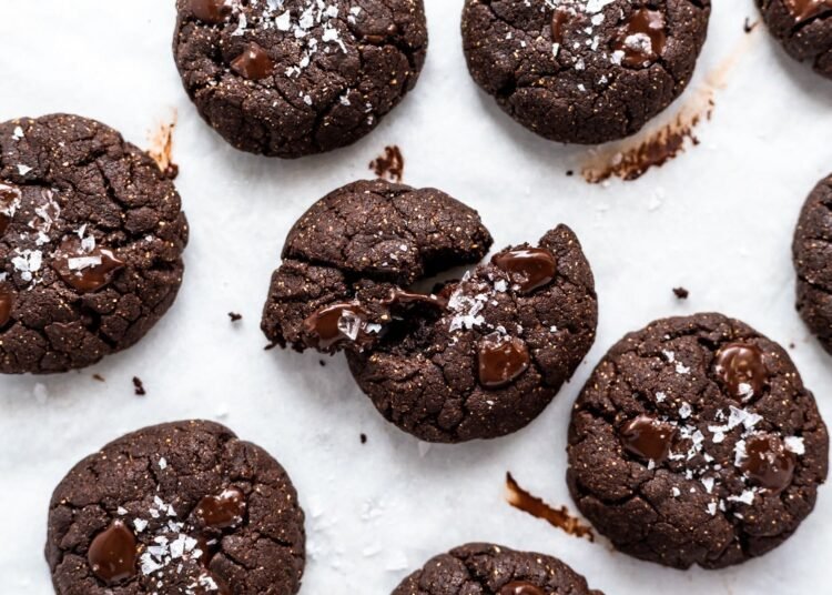 Flourless Chocolate Almond Butter Cookies (SO fudgy!)