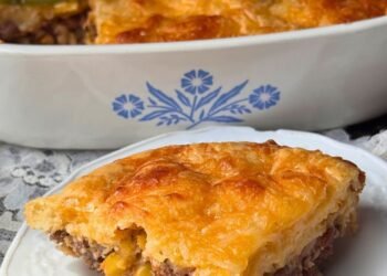 Unattainable Chili Pie (Straightforward Bisquick Recipe from the Seventies)