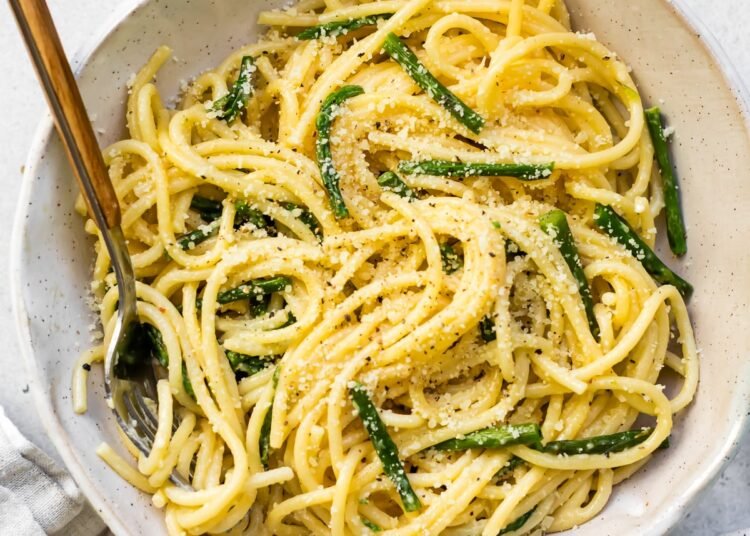 Pasta with Asparagus Recipe (Simple Creamy Spring Pasta)