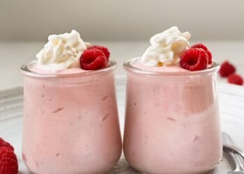 Raspberry Mousse – Straightforward, 5 Minute Recipe! (+ NO Gelatin!)