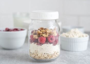 Excessive-Protein Raspberry In a single day Oats (33 grams protein)