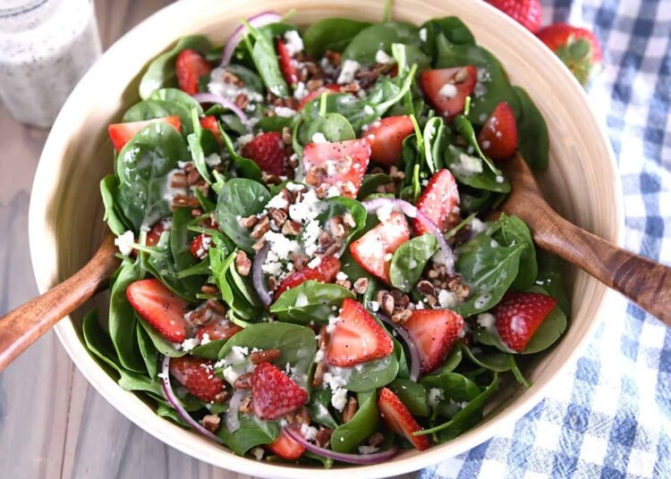 Strawberry Spinach Salad with Selfmade Poppy Seed Dressing
