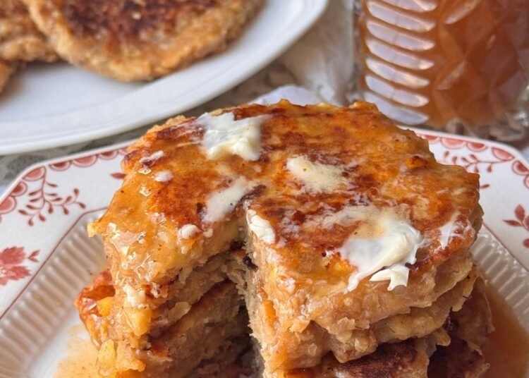 Selfmade Apple Pancakes with Candy Apple Syrup (Simple Recipe)