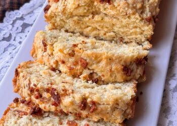Tacky Bacon Onion Bread (Simple Selfmade Recipe)