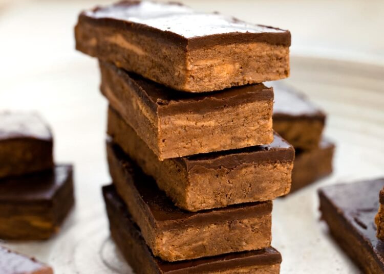 Chocolate Protein Bars – Simple 5 Ingredient Recipe!